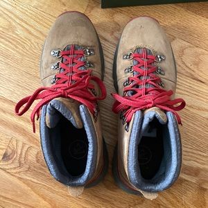 Danner Mountain 600 hiking boots 9.5